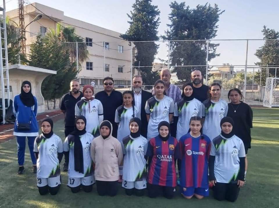 ابو العينين يلتقي فريق فتيات فلسطين الرياضي مؤكدا على دعمه
