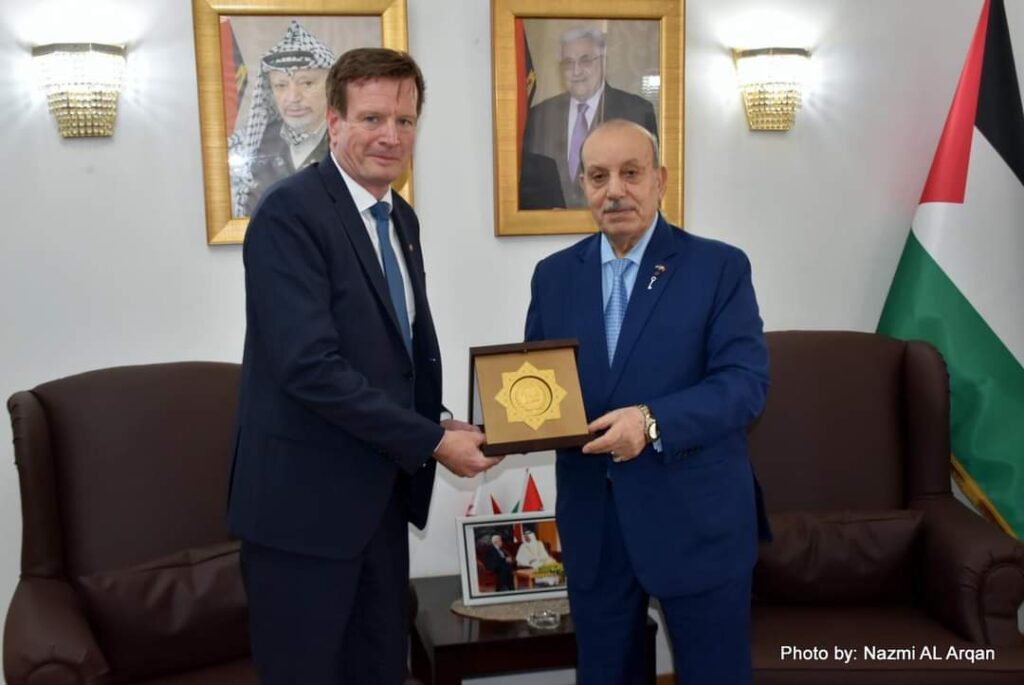 السفير الفلسطيني يستقبل نظيره النرويجي بمناسبة انتهاء فترة عمله