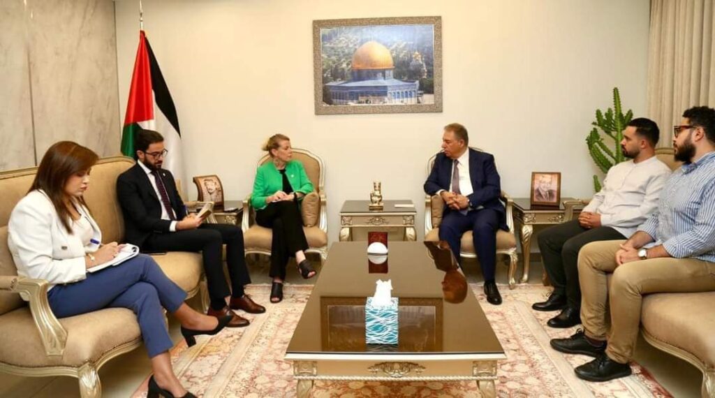 السفير دبور يلتقي رئيسة بعثة اللجنة الدولية للصليب الاحمر  في لبنان
