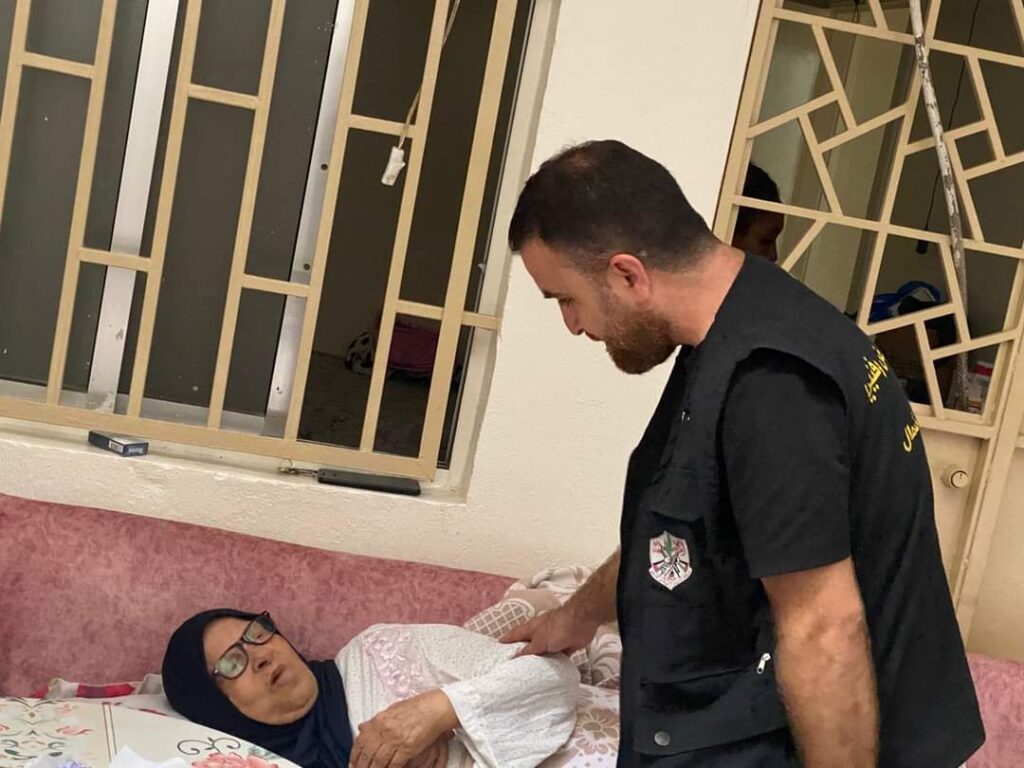 المكتب الحركي للتمريض وفنيي المهن الطبية في الشمال يجول على بعض العائلات النازحة