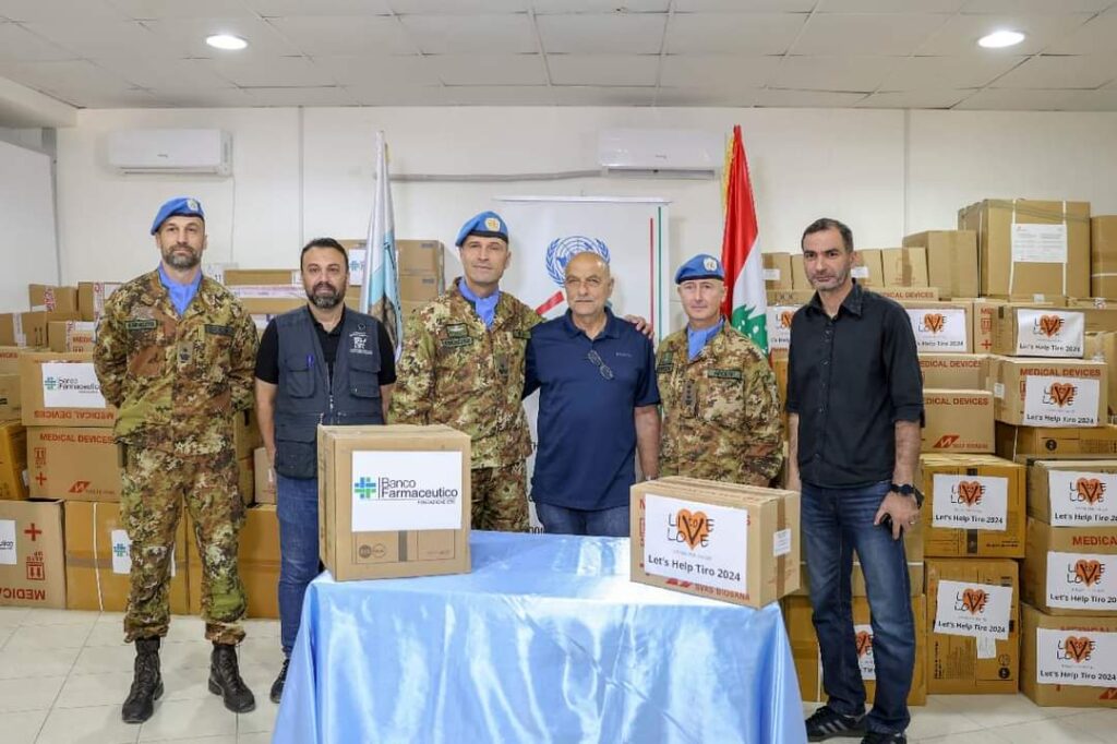 هبة من الكتيبة الإيطالية في اليونيفيل للنازحين الجنوبيين .