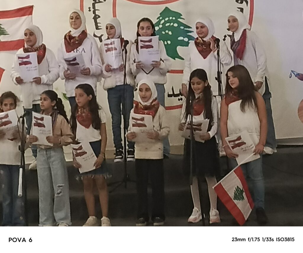 متوسطة الشهيد معروف سعد تحتفل بعيد الاستقلال.