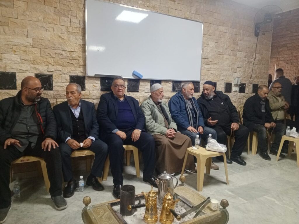 صفدية ممثلا احمد الحريري يقدم واجب العزاء بالمرحوم حسين الدعيبسي