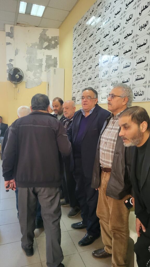 صفدية ممثلا السيدة بهية الحريري يعزي بالحاج زين الدين حمد