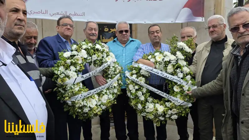 صفدية ممثلا السيدة الحريري بوضع أكاليل من الزهور على النصب التذكاري للشهداء