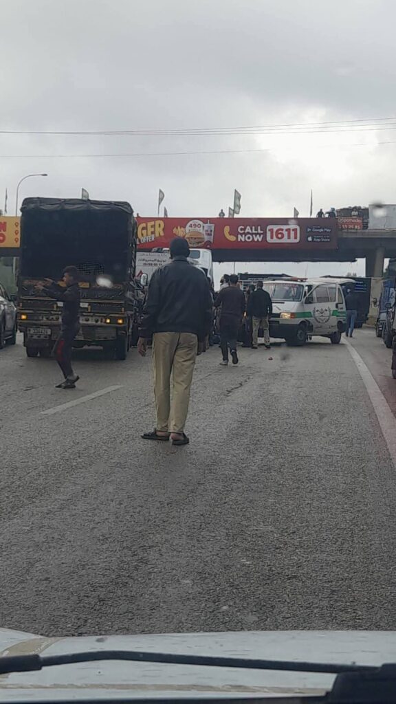 حادث سير عند جسر الصرفند في إتجاه مدينة صور
