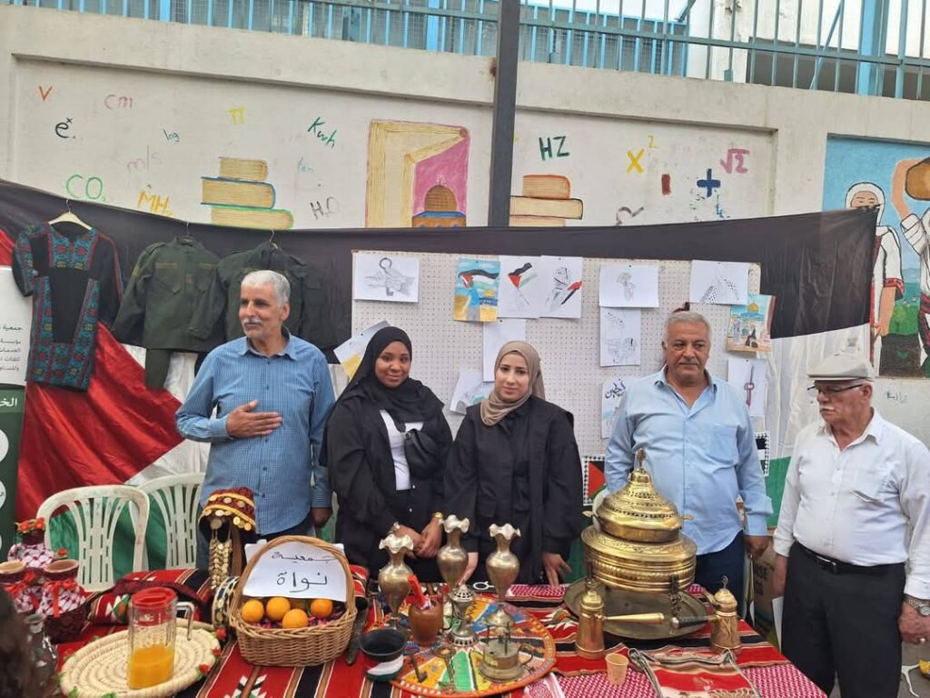 اللجان الشعبية تشارك في معرض ذكرى النكبة في مخيم البداوي .