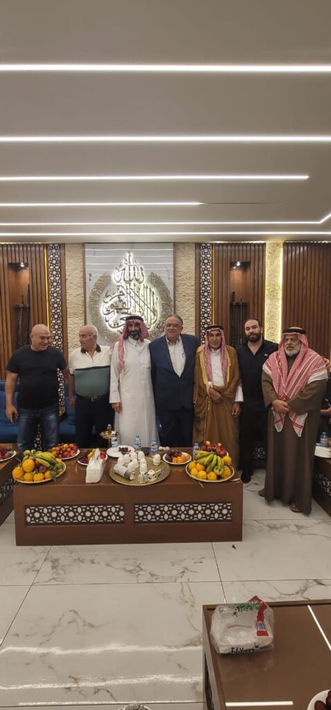 السيد وليد صفدية ينقل تهاني الأمين العام لتيار المستقبل إلى المختار الكبير ورئيس بلدية السعديات