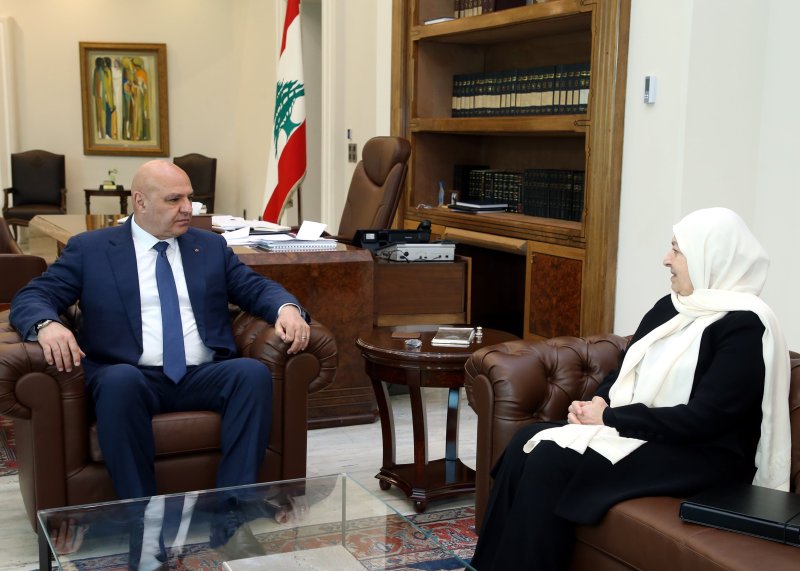 رئيس الجمهورية اطلع من بهية الحريري على مداولات حفل اطلاق برنامج “قراءات في خطاب القسم” وتسلم منها ملفاً بالمداخلات التي ألقيت