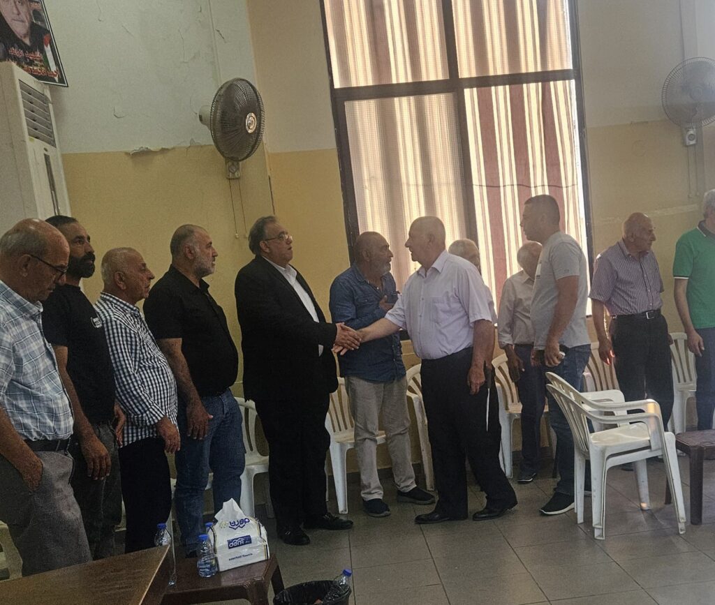 وليد صفدية ممثلاً معالي السيدة بهية الحريري  يقدم واجب العزاء بالمرحوم الحاج  احمد دياب