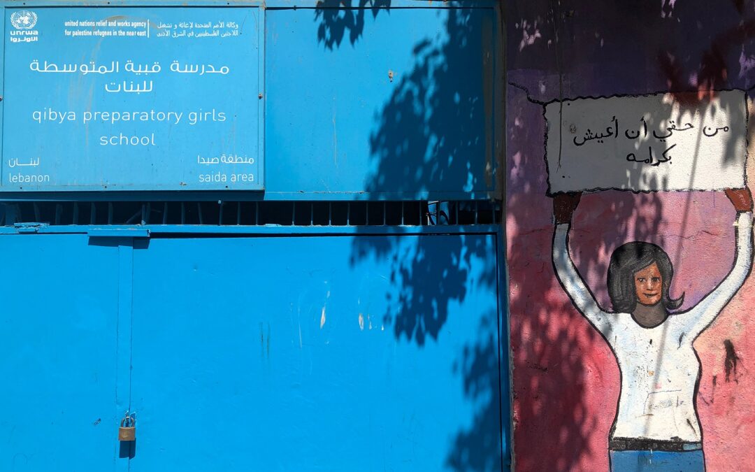 فلسطينيو لبنان يمنعون مديرة “الأونروا” من دخول برج البراجنة: انفجار الغضب الشعبي في وجه إدارة تتهم بـ”التقاعس والتضييق”