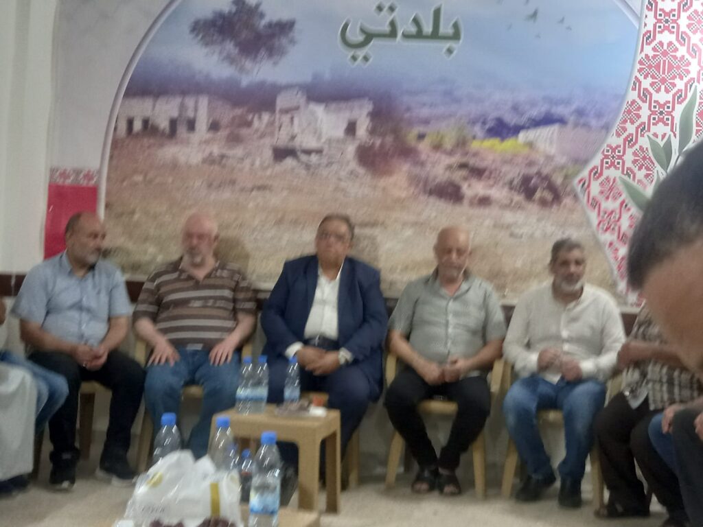 صفدية ممثلاً معالي السيدة الحريري يقدم واجب العزاء بالمرحوم فراس حجير