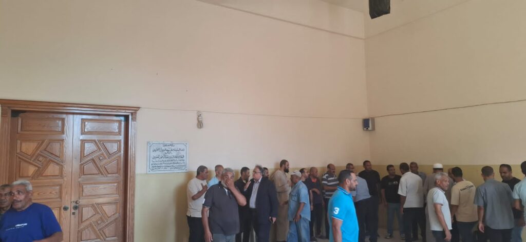 صفدية ممثلاً معالي السيدة الحريري  يقدم واجب العزاء بالحاج محمود احمد موسى