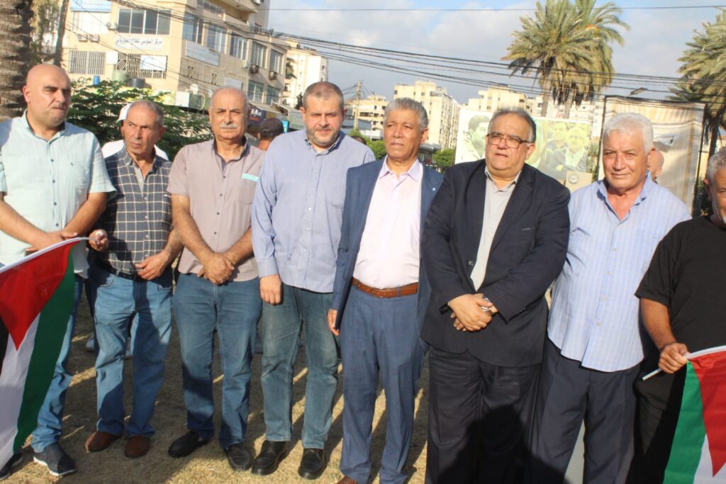 السيدة بهية الحريري تُشارك في وقفة تضامنية دعماً لغزة والضفة عبر ممثلها السيد وليد صفدية