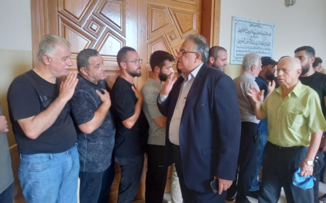 صفدية ممثلاً معالي السيدة الحريري  يقدم واجب العزاء بالحاج وفيق مصطفى الصالح علي