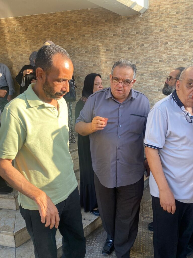 صفدية ممثلاً معالي السيدة الحريري  يقدم  العزاء بالحاجة ترفة عبد الباري عبد الرحمن