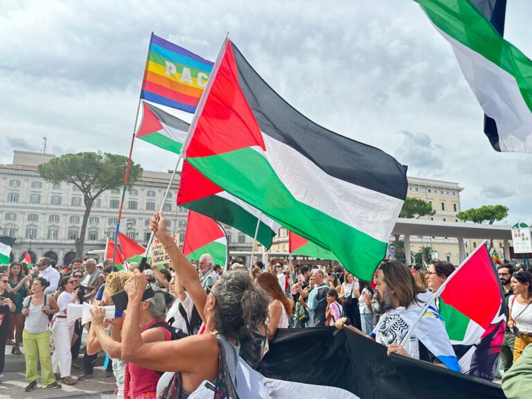 جمعية الصداقة العربية الإيطالية تنضم إلى الإضراب والإيطاليون يتحدّون الطقس السيئ في 80 مسيرة داعمة لفلسطين