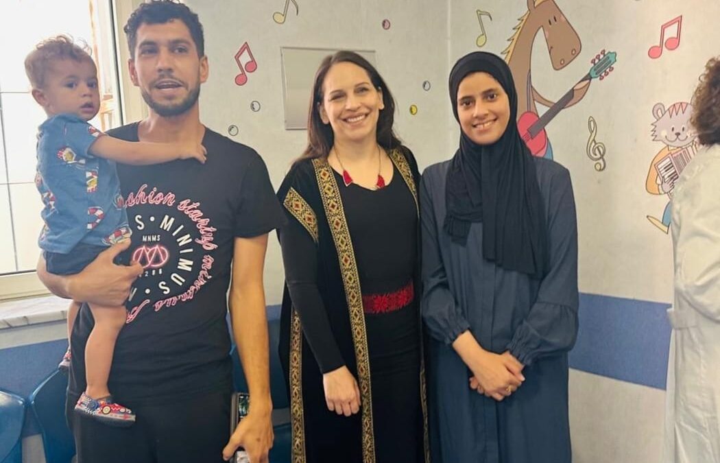 نابولي – سفيرة فلسطين تزور رضيعًا بعد جراحةناجحة في القلب …  ايطاليا تحتضن ابناء فلسطين