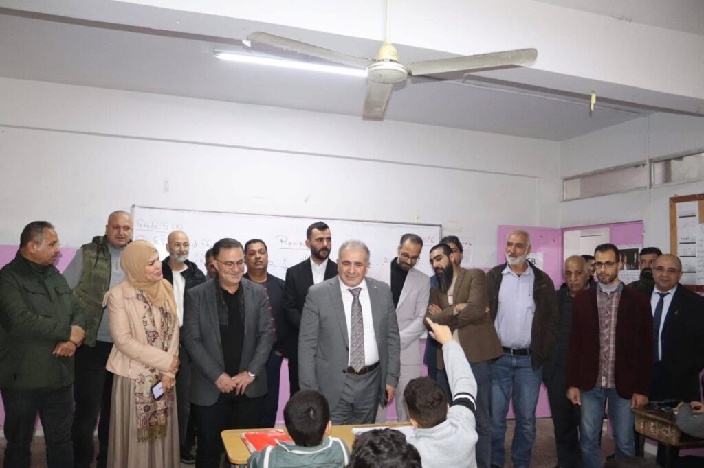السفير محمد الأسعد في جولة شاملة في الجنوب: دعم للعمال، تمسّك بالأونروا، تعزيز للعلاقات اللبنانية–الفلسطينية، ووفاء للشهداء