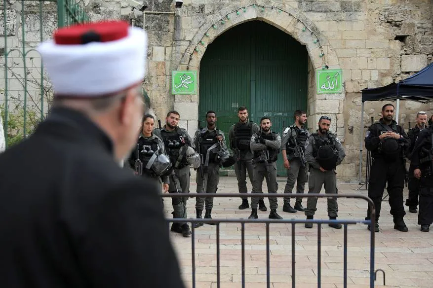 “القدس الدولية”: أكثر من ألف قرار إبعاد عن الأقصى ويحذّر من هجمة واسعة