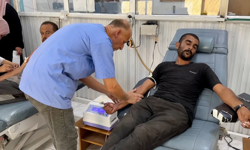 صحة غزة تحذر من توقف خدمات المختبرات وبنوك الدم بسبب نفاد الفحوصات الأساسية