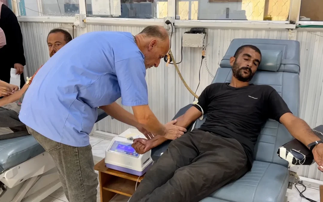 صحة غزة تحذر من توقف خدمات المختبرات وبنوك الدم بسبب نفاد الفحوصات الأساسية