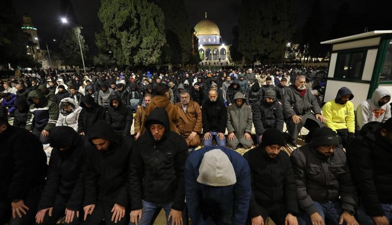 5 ألف مصل يؤدون صلاتي العشاء والتراويح في المسجد الأقصى