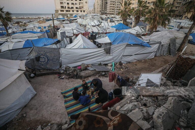 أزمة صحية جديدة تضرب خيام النازحين في قطاع غزة