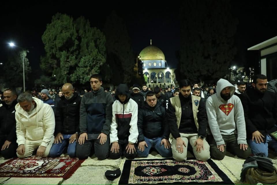 40 ألف مصل يؤدون صلاتي العشاء والتراويح في المسجد الأقصى