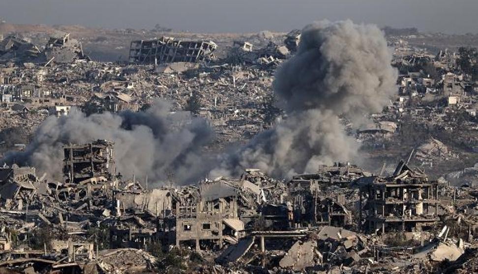 صورة: الجيش الإسرائيلي يطالب بإخلاء أحد المباني في حي الزيتون شرق غزة