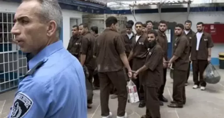 صيام الأسرى.. لا مواعيد للإفطار أو السحور