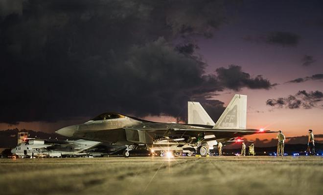 وصول سرب مقاتلات أميركية من طراز F-22 إلى إسرائيل