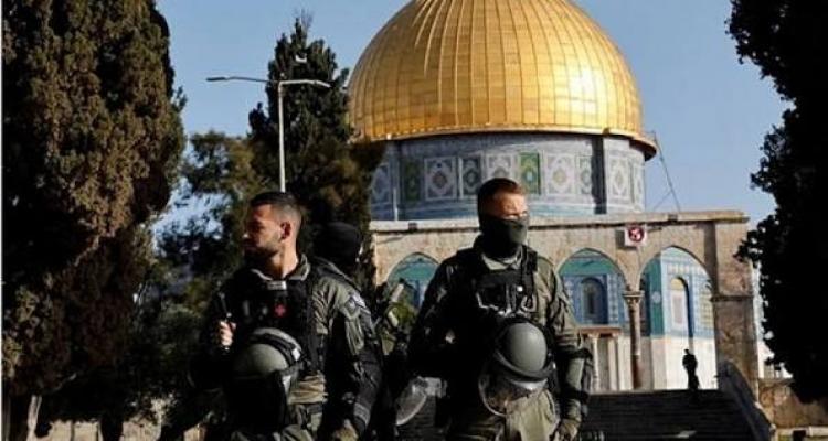 أكثر من 13 صحفياً مقدسياً مبعدون عن المسجد الأقصى