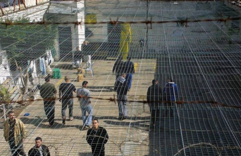 “هيئة الأسرى”: ثلاثة أسرى بـ”مجدو” يعانون أوضاعًا صحية صعبة