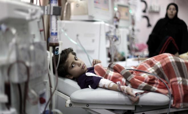 غزة: الاحتلال يُعيق علاج 20 ألف مريض ووفاة 1400 جريح بانتظار السفر
