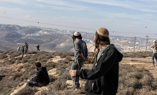 مستوطنون يهاجمون منازل المواطنين في المزرعة الشرقية شرق رام الله