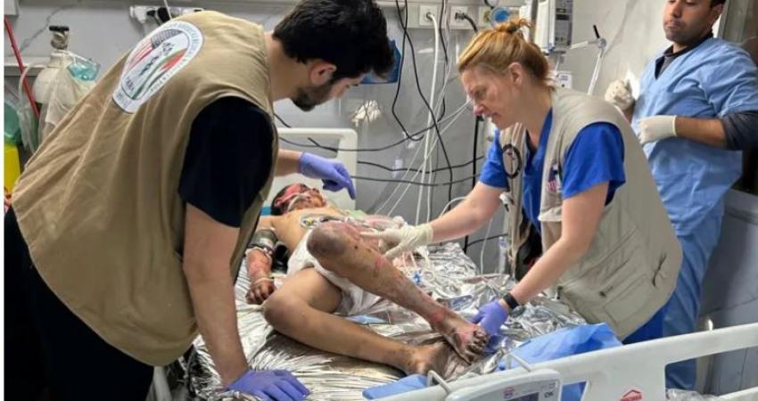 مغادرة 57 موظفا دوليا من قطاع غزة بعد قرار “إسرائيل” حظر عمل 37 منظمة إغاثية