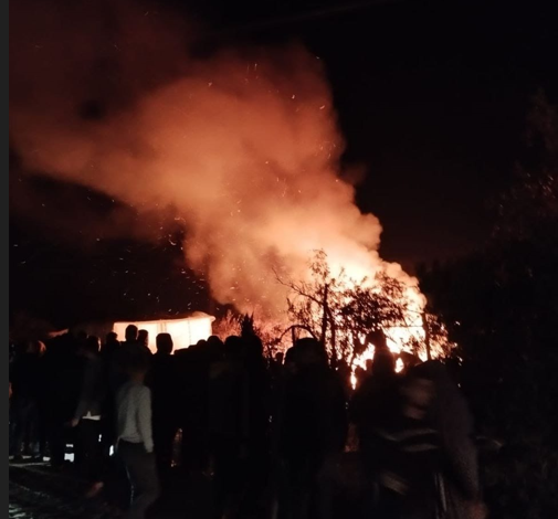 الطفلان آدم وشهد ضحيتا حرائق الخيام في غزة