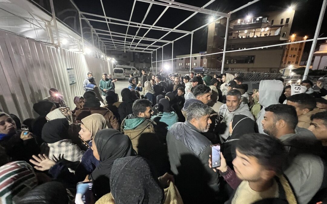 وصول 46 فلسطينيا عائدا إلى غزة عبر معبر رفح ولقاؤهم بعائلاتهم