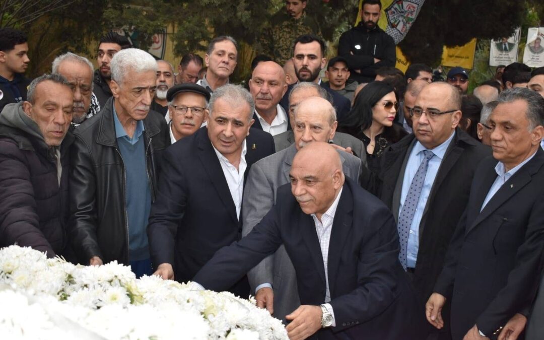 نيابة عن الرئيس: السفير الاسعد يضع اكليلاً من الزهور على اضرحة الشهداء