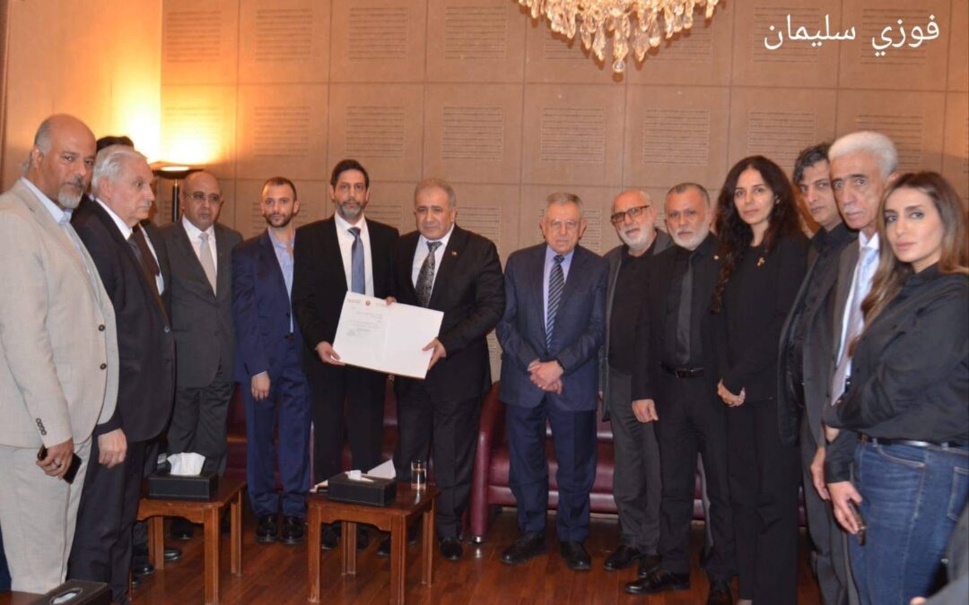 السفير الاسعد يقدم التعازي لعائلة الفنان الكبير احمد قعبور