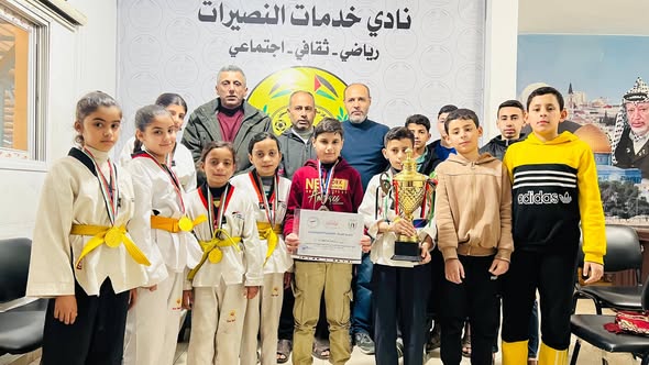 أبطال التايكواندو في نادي خدمات النصيرات يلتقون مجلس الإدارة بعد إنجاز بطولة الصمود والأمل