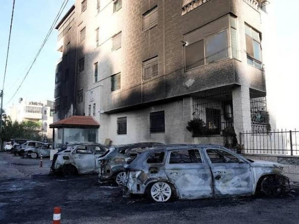 إصابات وحرق مركبات في هجوم للمستوطنين بالضفة والقدس