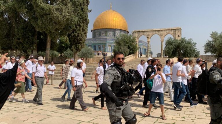 24 اقتحامًا للأقصى ومنع رفع الأذان 45 وقتًا في الإبراهيمي خلال شباط