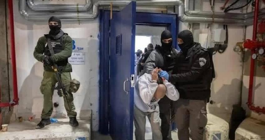 الاحتلال يؤجل محاكمات الأسرى ويلغي زيارات السجون بسبب الطوارئ