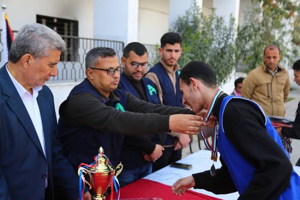 المعاهد الأزهرية في فلسطين تختتم دوري كرة القدم للطلابها.