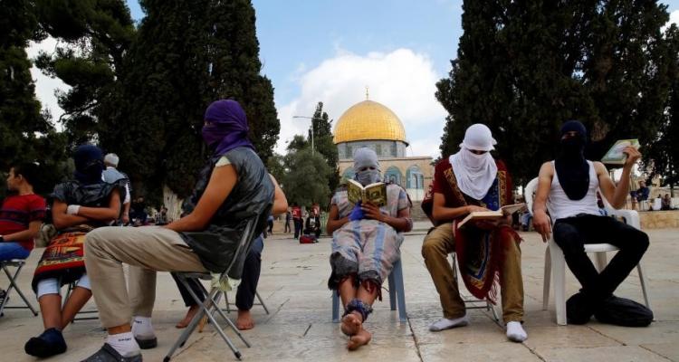 تقرير الأقصى في خطر.. تحذيرات من مخططات تهويدية تحت غطاء “الطوارئ” ودعوات للنفير لحماية المسجد