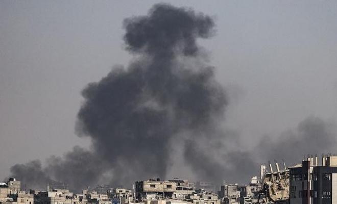 شهيد ومصابان في غارة إسرائيلية استهدفت منزلاً وسط قطاع غزة