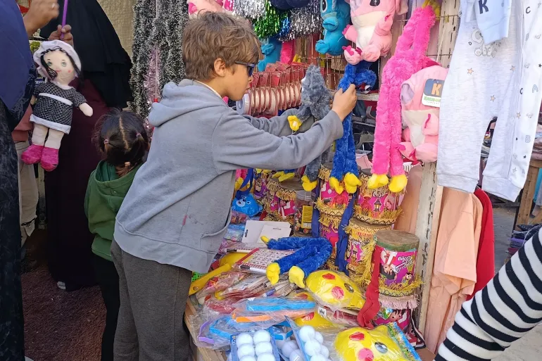 عشية العيد.. أطفال غزة يواجهون واقعا بلا ألعاب ولا ملابس جديدة