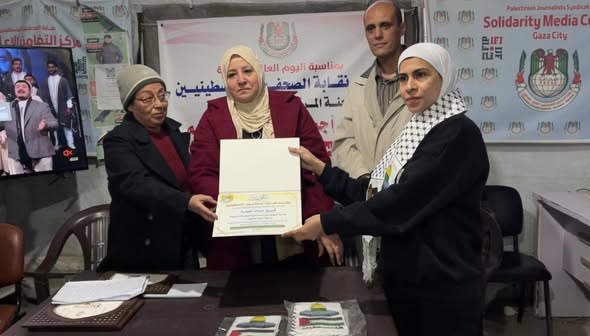 بمناسبة اليوم العالمي للمرأة “النوع الاجتماعي” بنقابة الصحفيين تقيّم إفطارًا رمضانيًا وتكرم الصحفيات في غزة